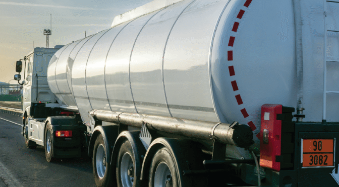 Lorry with a fuel tank