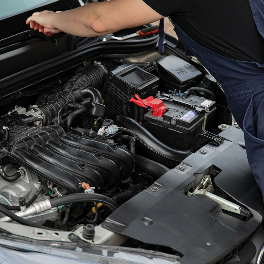 Engine with a mechanic