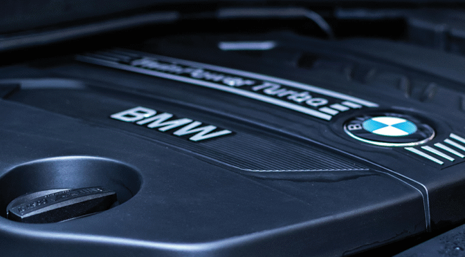 Engine with an engine cover